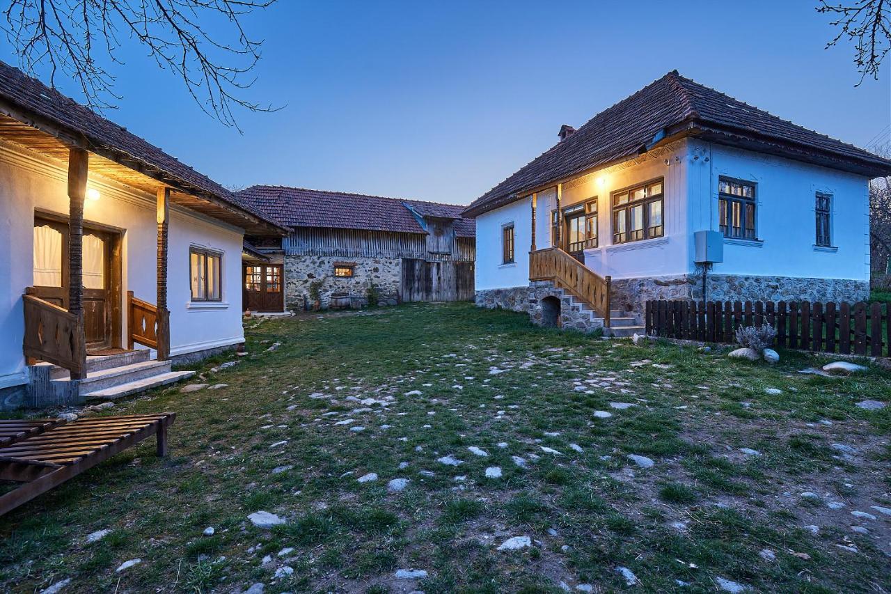 Potecarii Villa Novaci-Străini Esterno foto